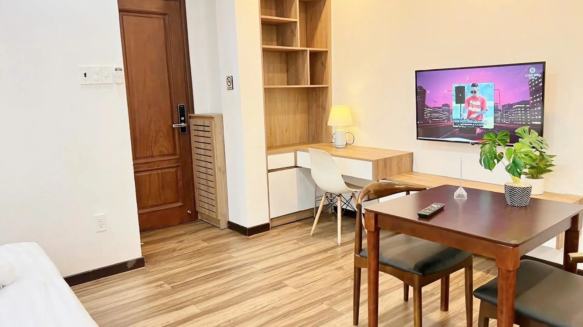 Apartment Riverside House Near Airport Ho Chi Minh City